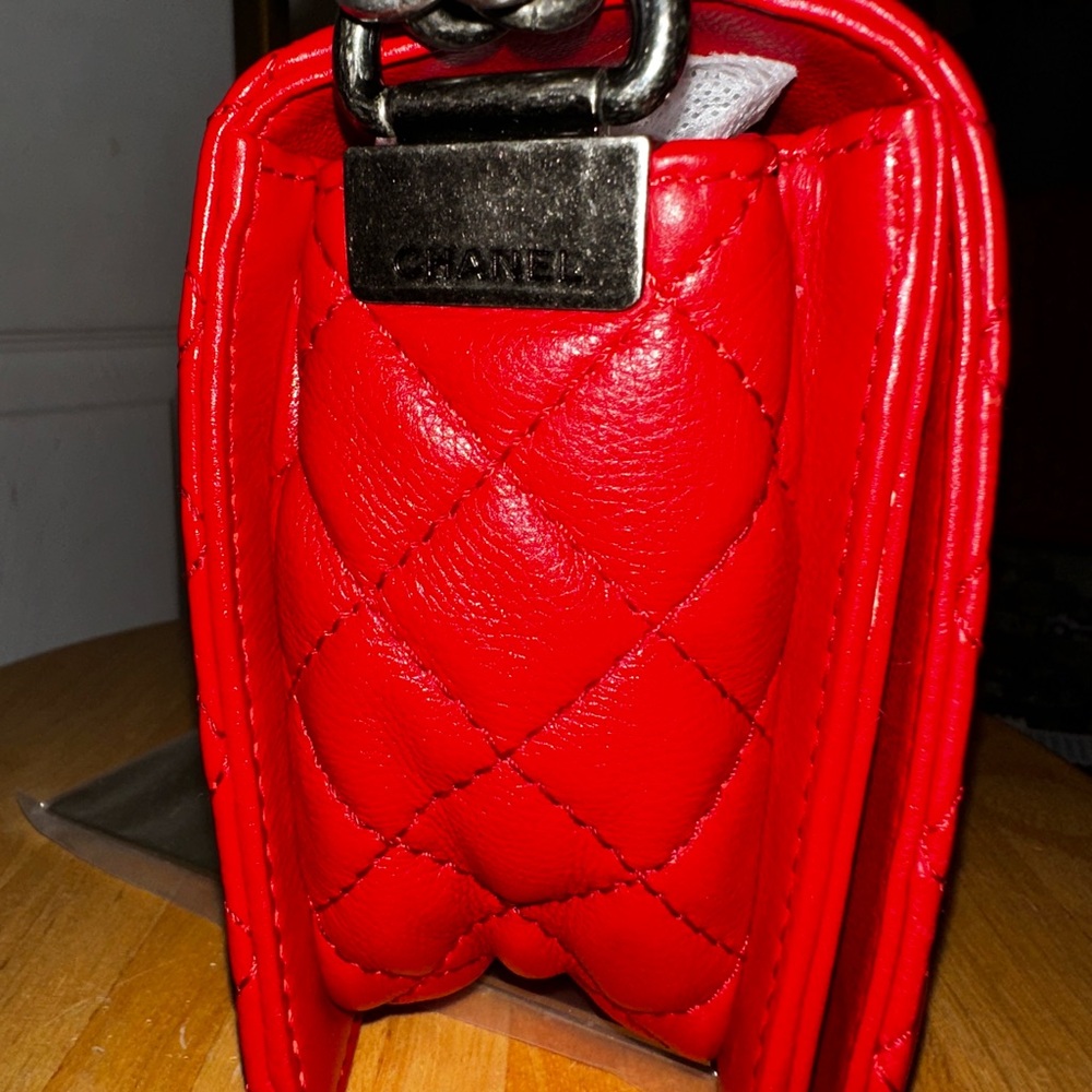 CHANEL Red Quilted Crossbody Bag with Chain Strap - Picture 12 of 16